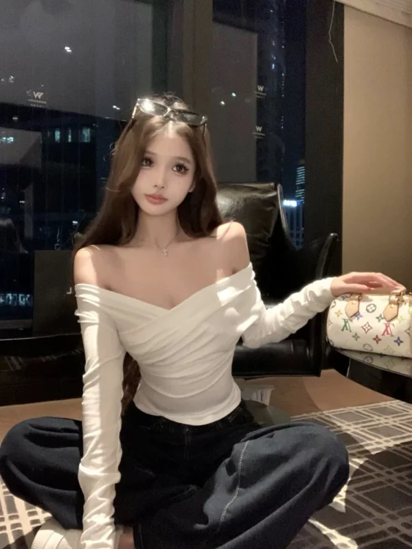 459D9E4C-1FE4-42C9-AB80-56FFAB4B4A0A.webp White Thin V Collar Long Sleeve Top